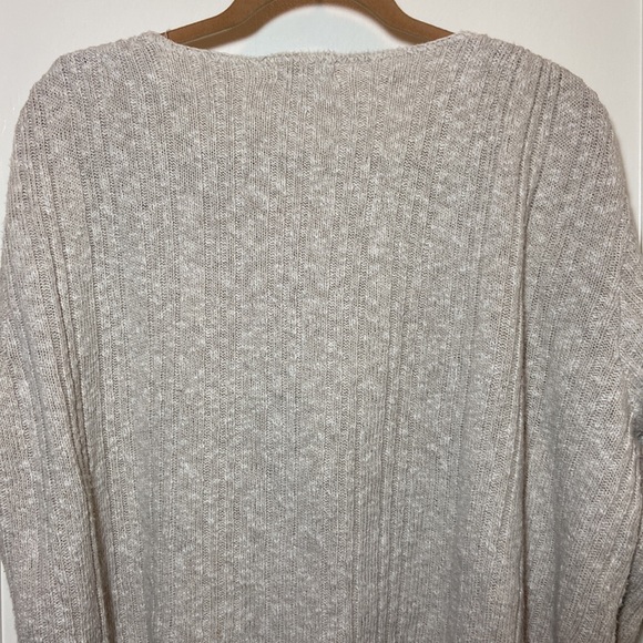 Medium Distinctive Sportswear Cream Pull- on Sweater - Picture 10 of 12